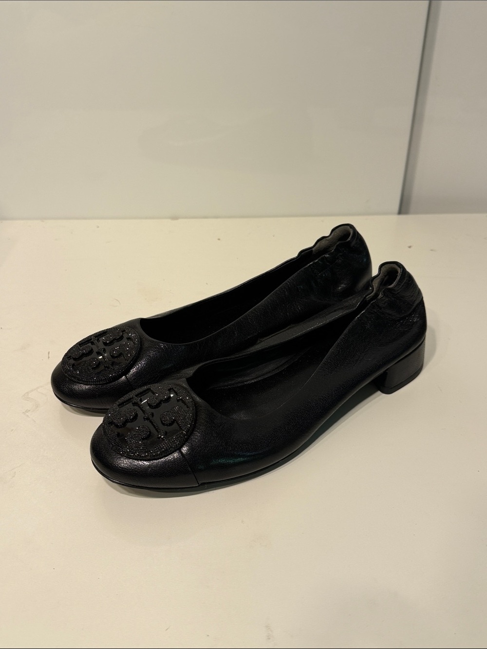 Used Tory Burch Black Leather Women's Ballet Flats with Logo Medallion 6.5